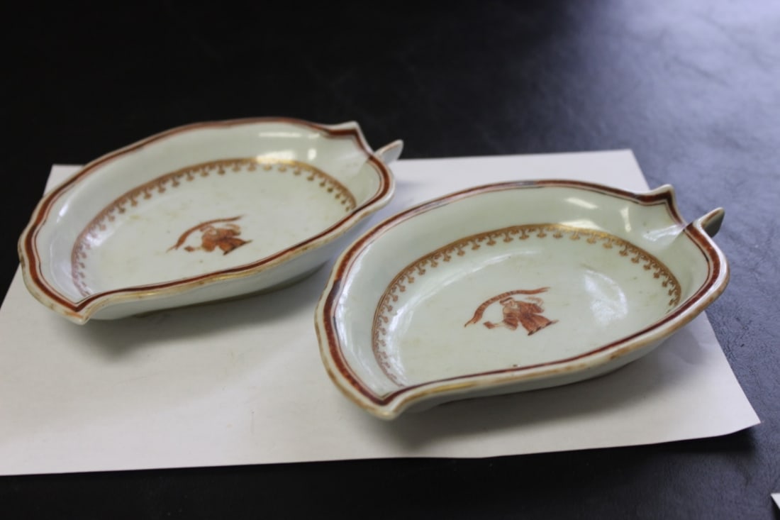 A Pair of Chinese Export Leaf Dishes: 19th / 20th century - 7 1/4" long each