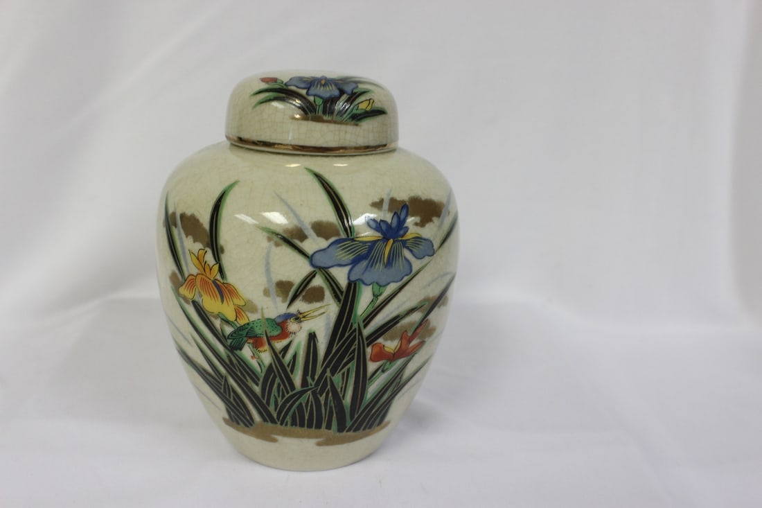 A Satsuma Jar: 6" tall