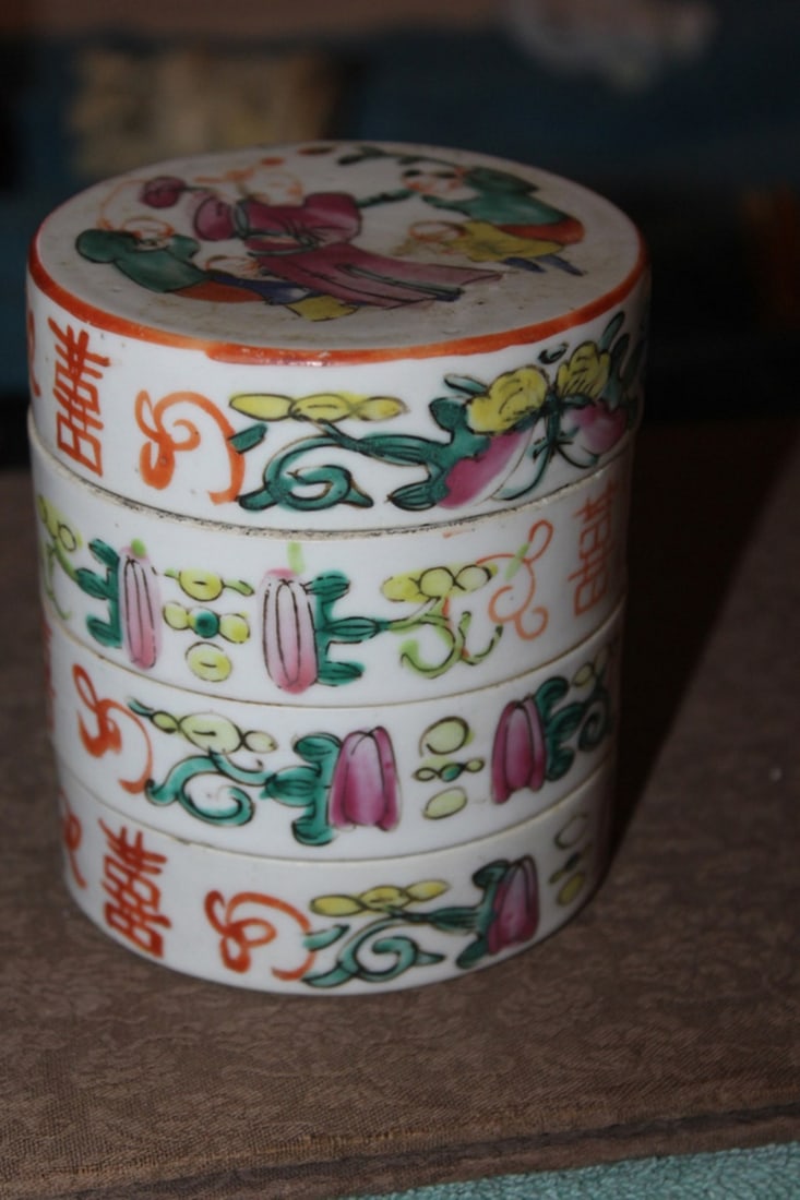 Antique Chinese Porcelain Cylinder Container: Early 20th Century - 4" tall.