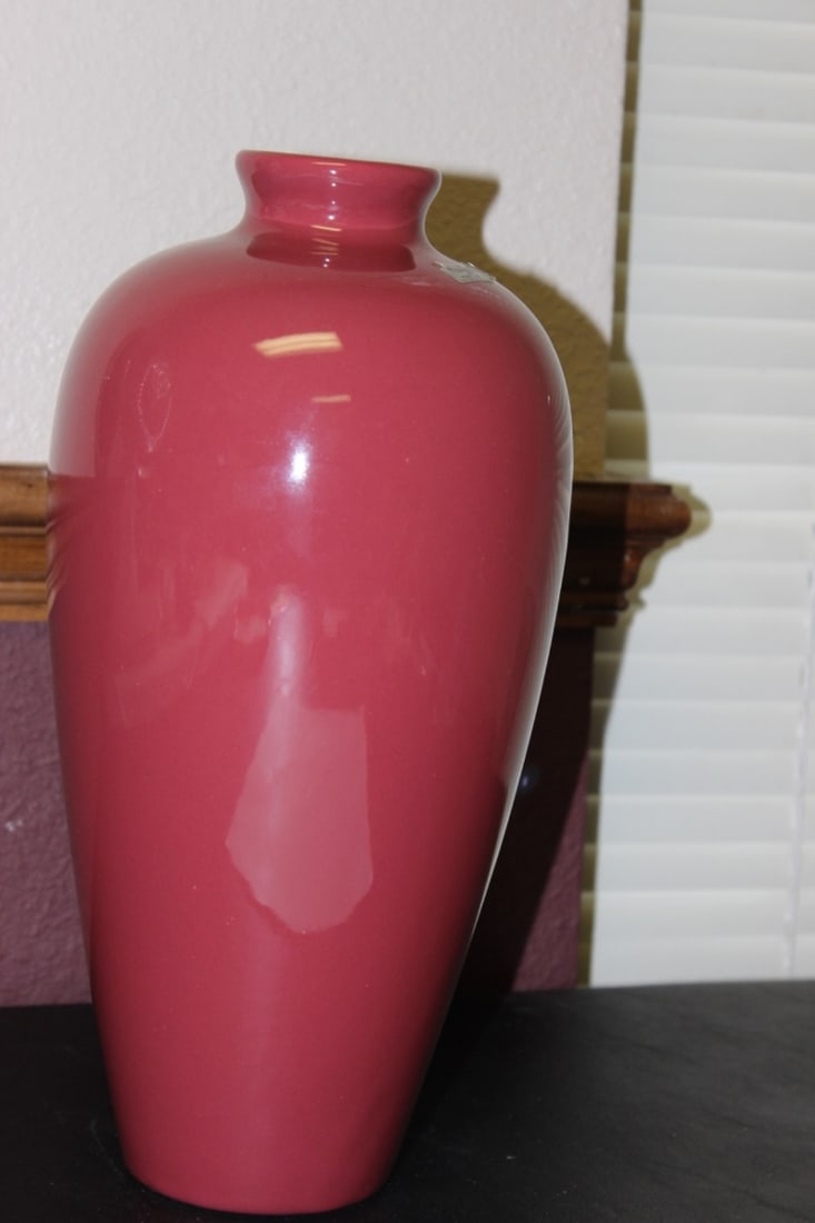 A Vintage Haeger Vase: 13 inches tall