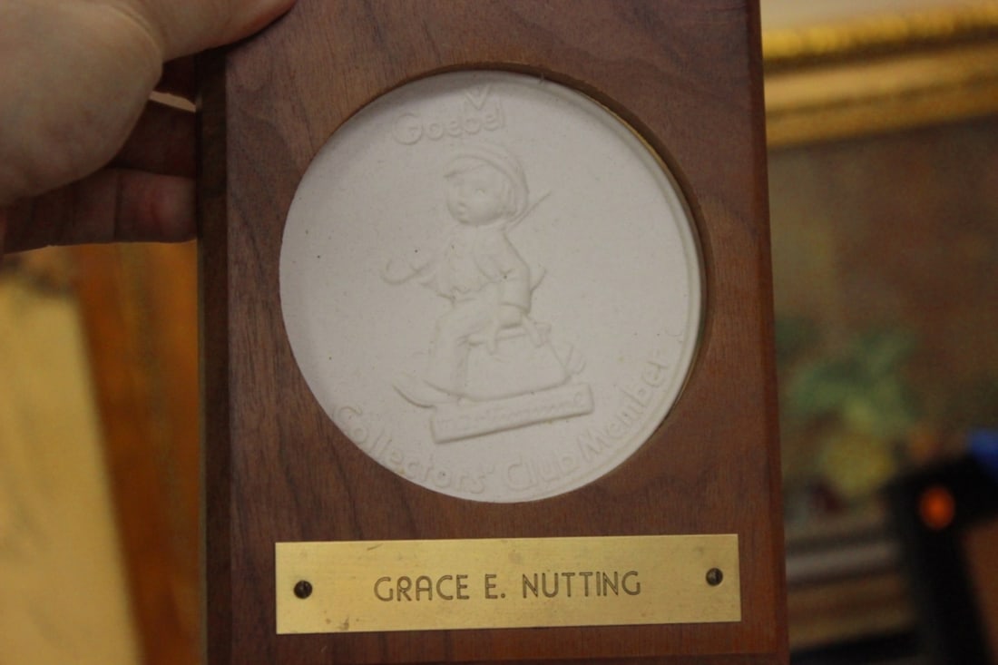 A Goebel Collectors Club Member Plaque: Inside a wooden frame - 4" in diameter