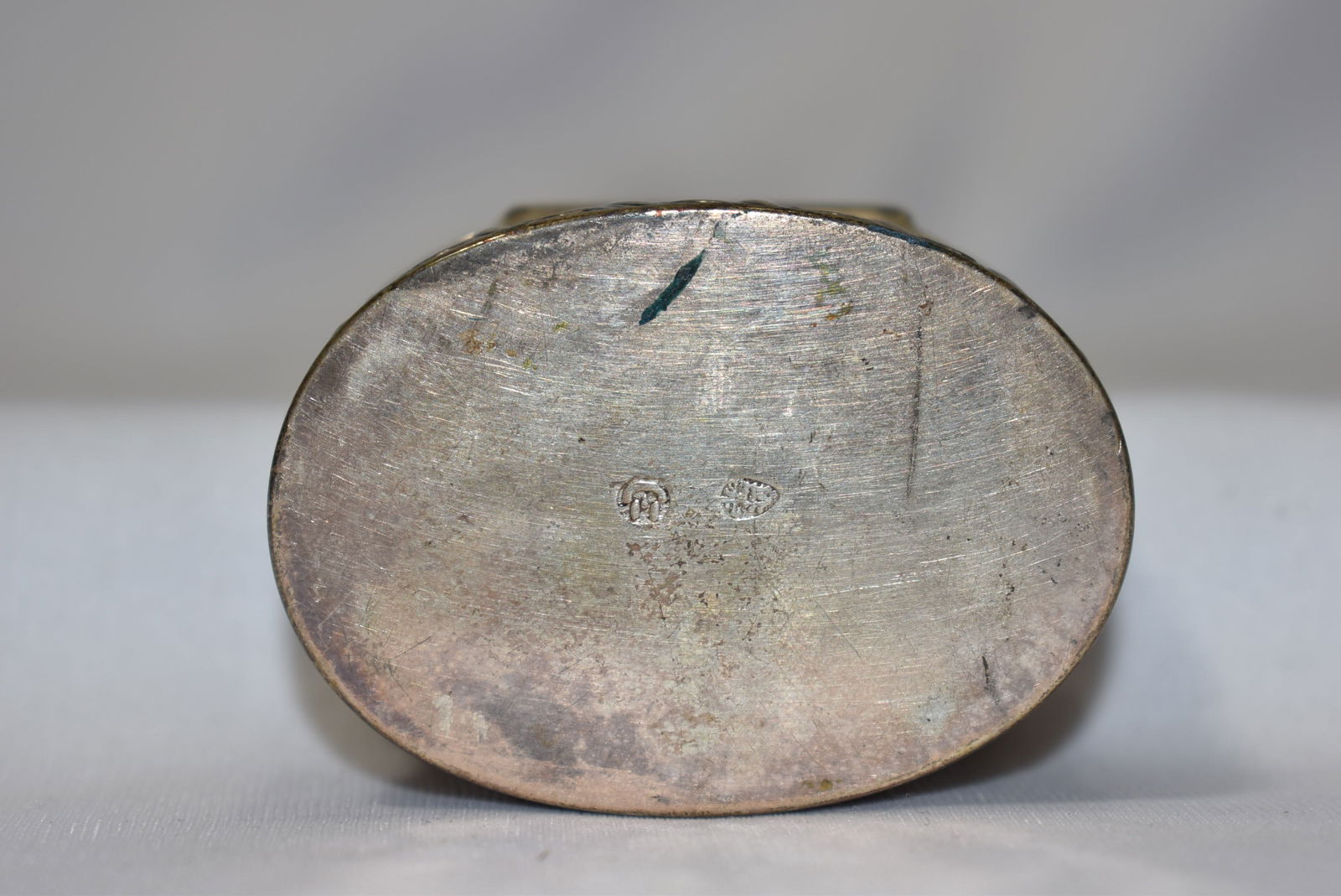 A Sterling Silver Repousse Snuff Box - 4