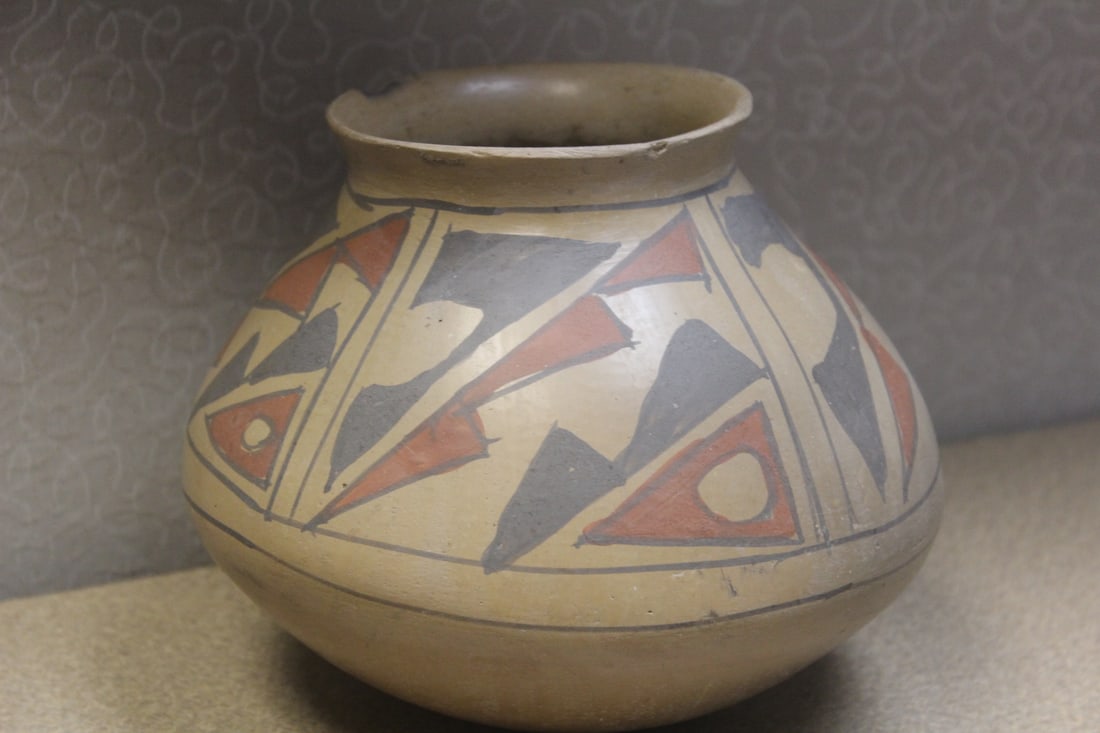 Antique Native American Pot - 4