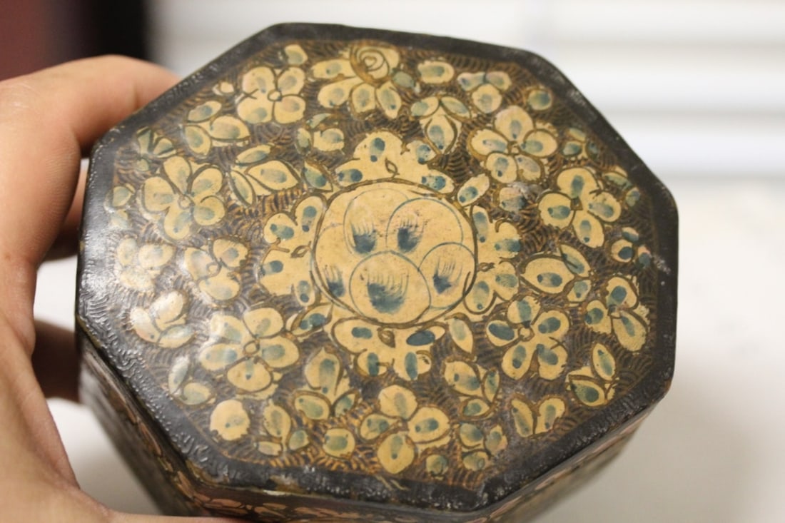 A Vintage Lacquer Box - 2