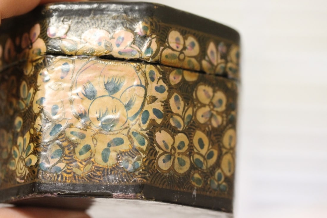 A Vintage Lacquer Box - 5