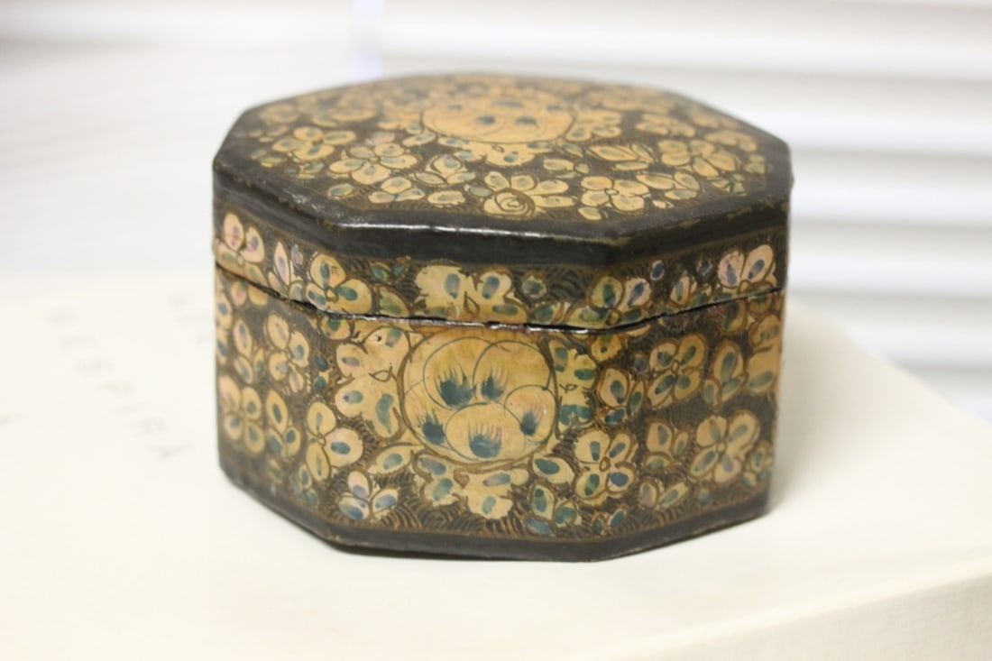 A Vintage Lacquer Box - 8