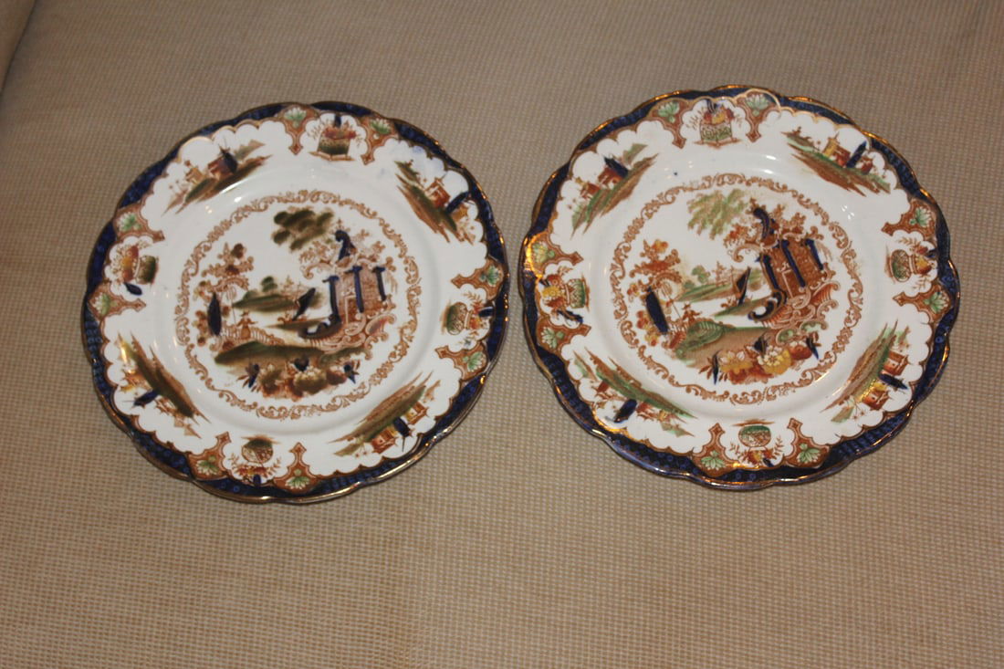 Pair of Antique Oriental Motief Plates: maker: unknown - 9" in diameter each
