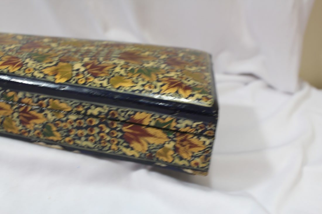 A Vintage Lacquer Box - 4