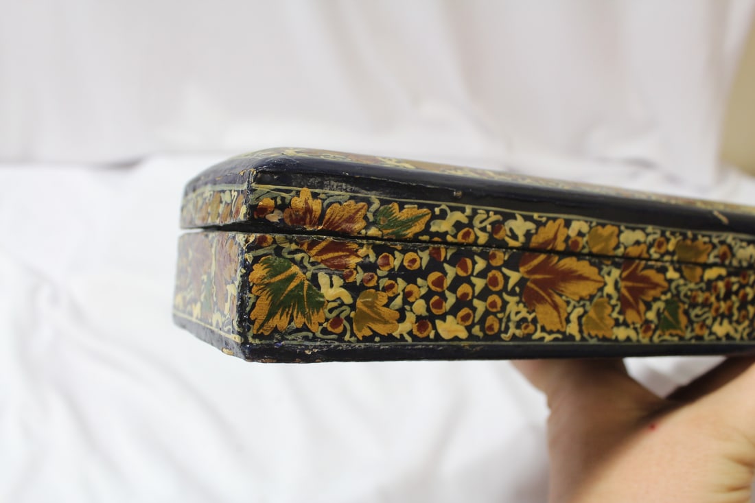 A Vintage Lacquer Box - 9