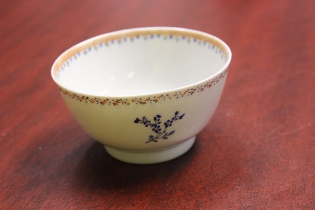A 19th Century Chinese Export Bowl: 3 1/2" in diameter