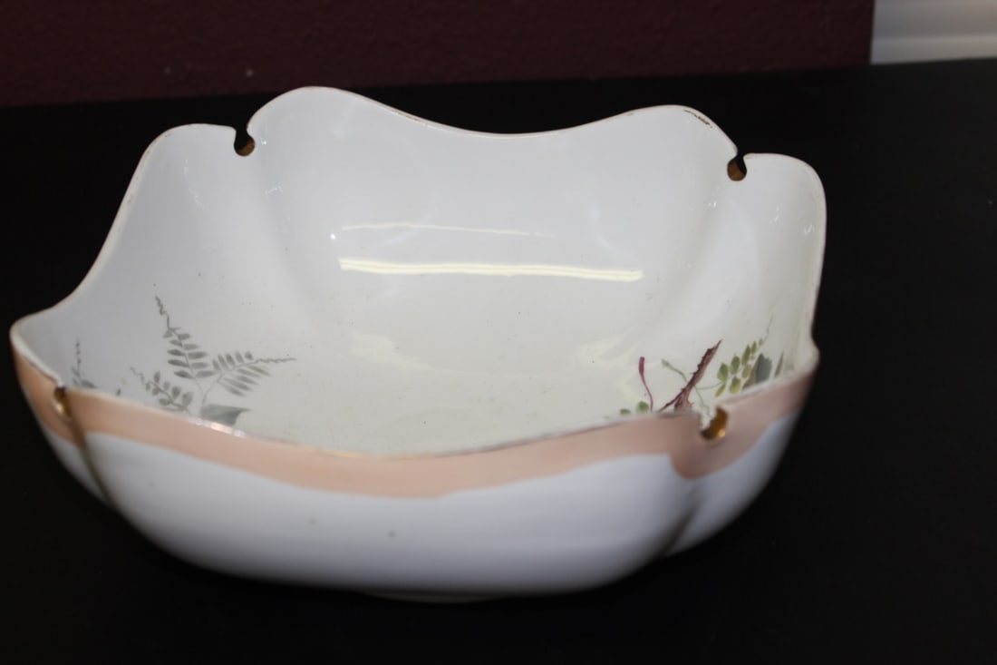 A B&D Carlsbad Bowl: Earlt 1900's - 9 1/4" x 8 5/8"