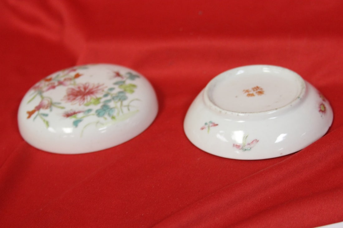 A Rare Chinese Signed Paste Box - 8