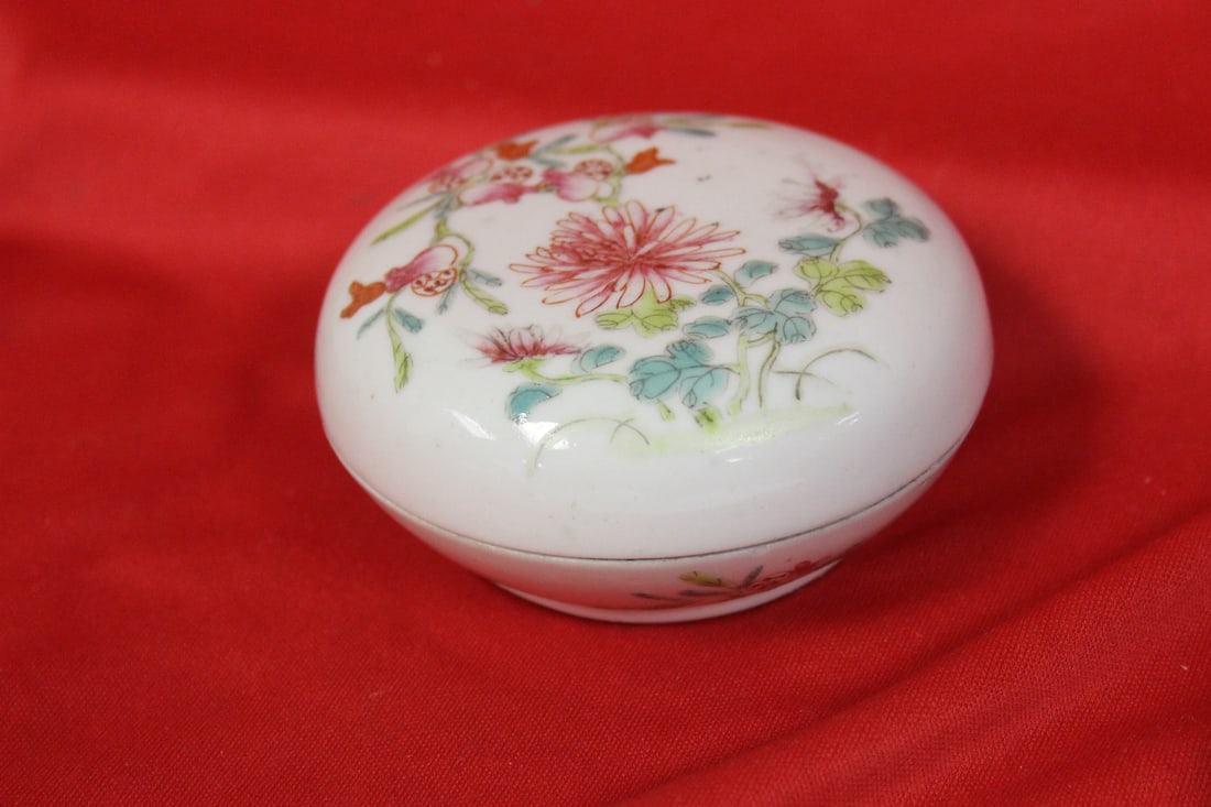 A Rare Chinese Signed Paste Box - 9