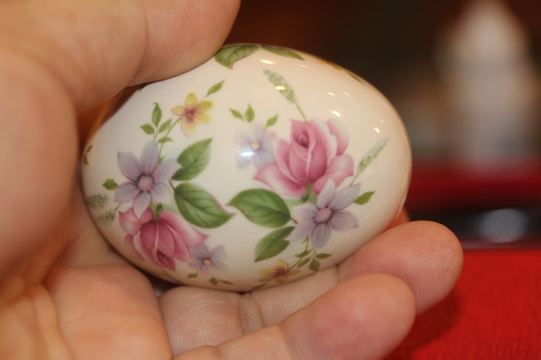 The Egg Lady Ceramic Egg - 4