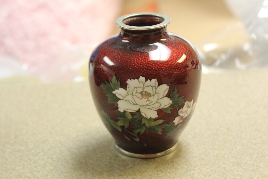 Japanese Ginbari Cloisonne Vase: 5 inches tall