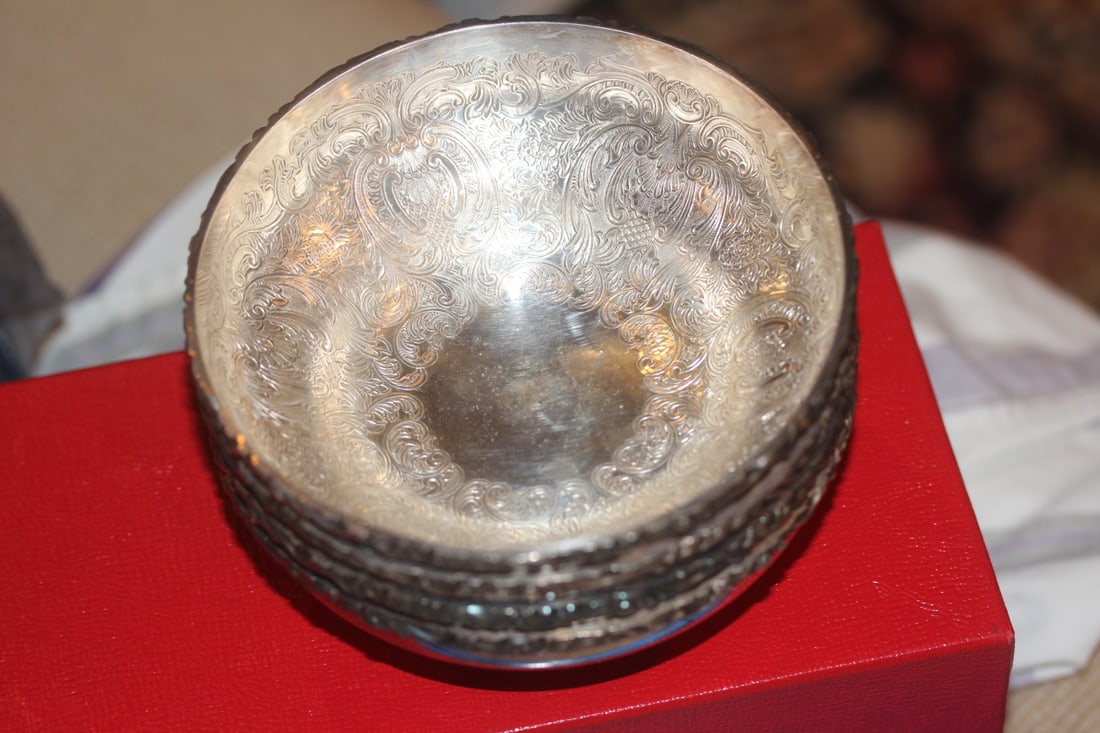 Antique Japanese Bronze Vase: well carved - 7 1/2" tall