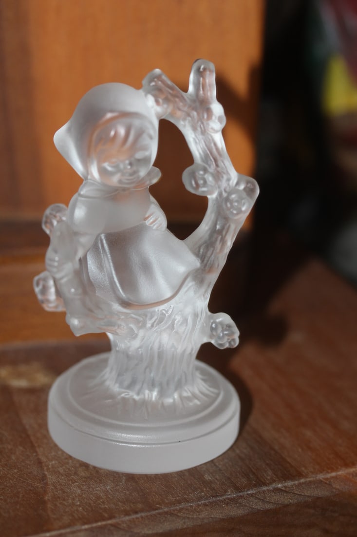 Crystal Hummel: 4" tall