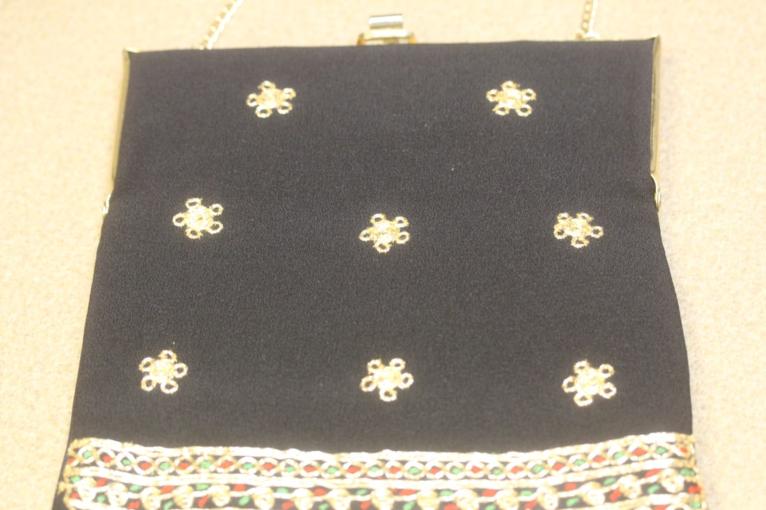 Vintage Purse: as shown