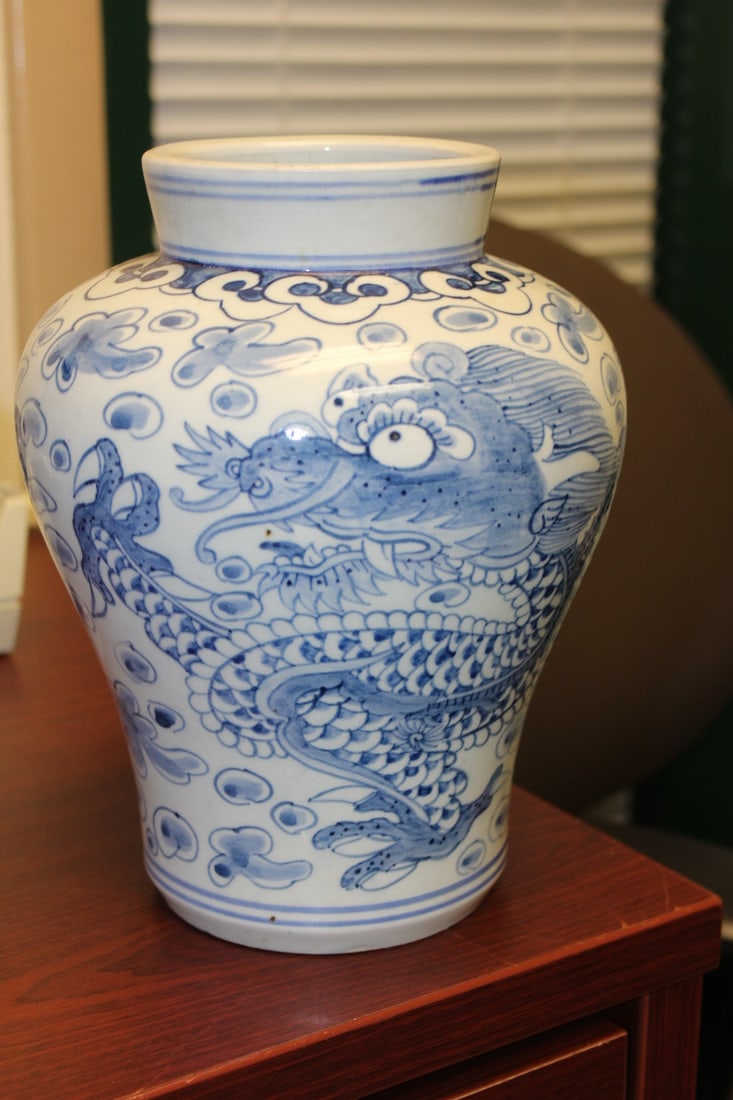 An Antique Korean Dragon Jar: Yi Dynasty - 19th century - please note: bottom chip as shown - 9 1/4" tall
