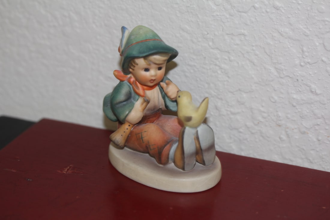 Hummel Figurine: 3 inches across
