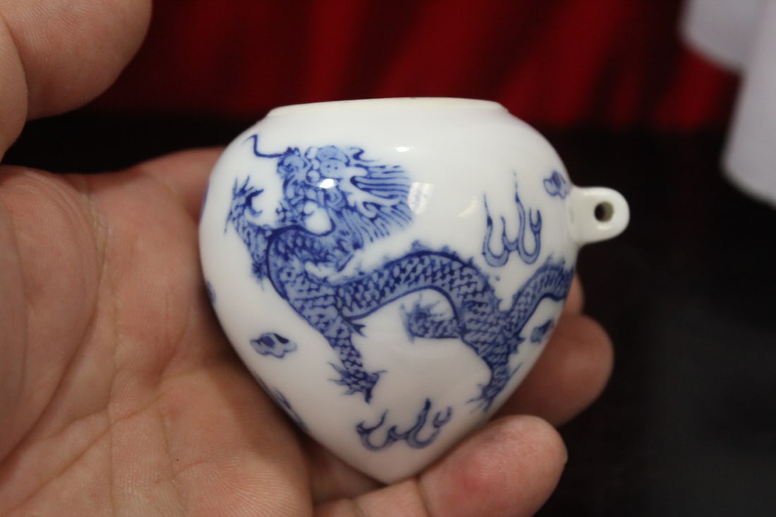 An Antique Chinese Porcelain Dragon Bird Feeder: 19th century - 2 3/8" across