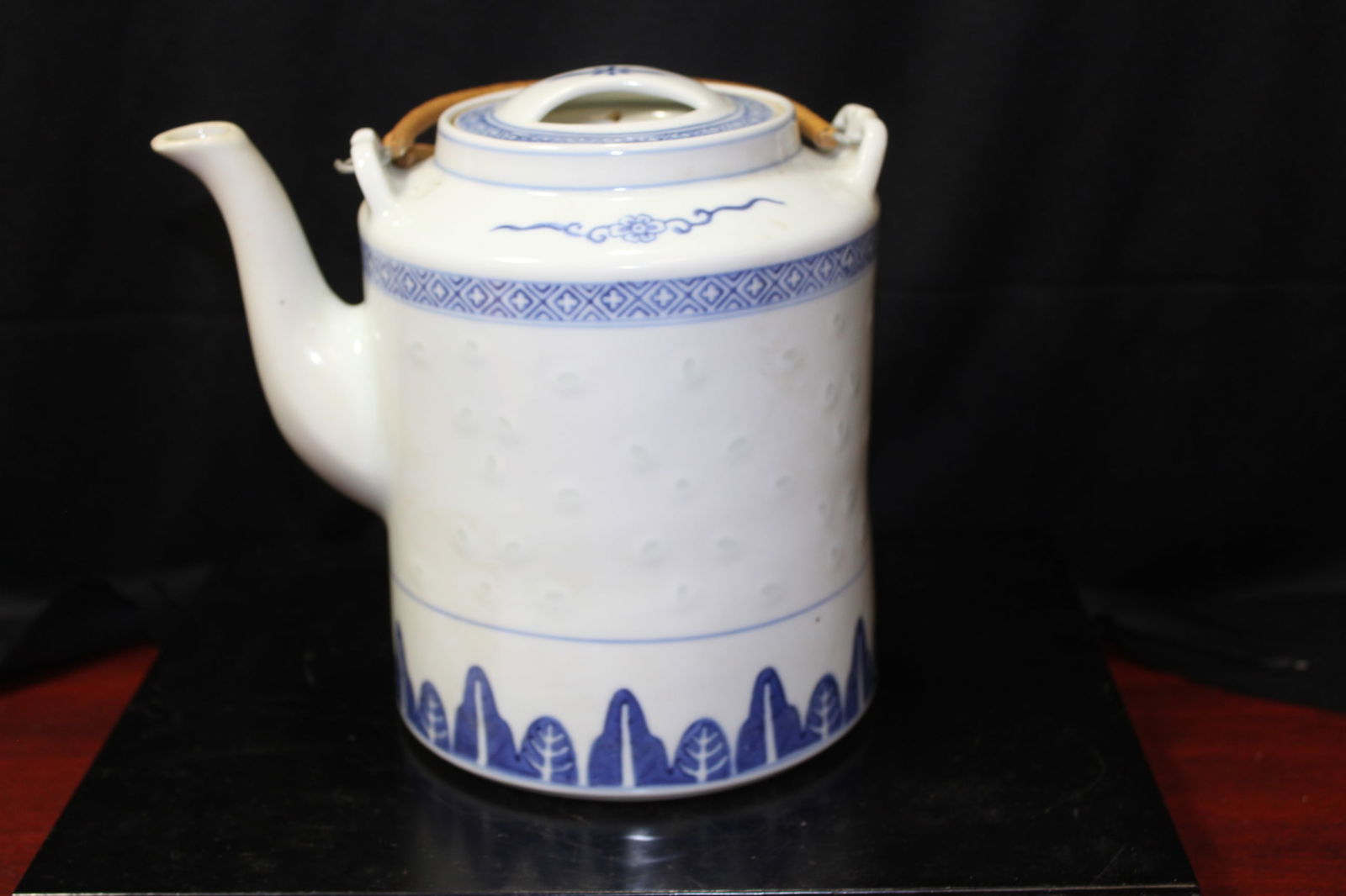 A Chinese Rice Pattern Teapot - 2