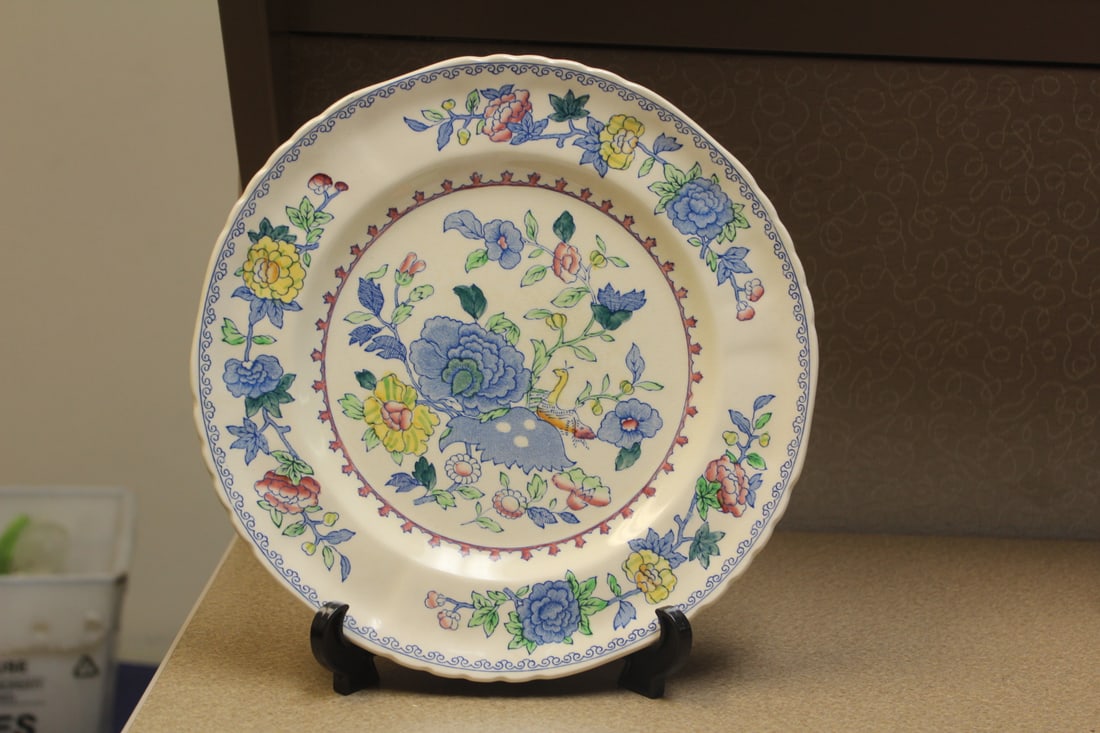 Mason's Pottery Plate: 10 1/2" in diameter - made in England - early 1900's