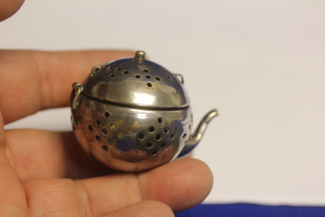 A Sterling Teapot Form Tea Strainer: 1 3/4" wide