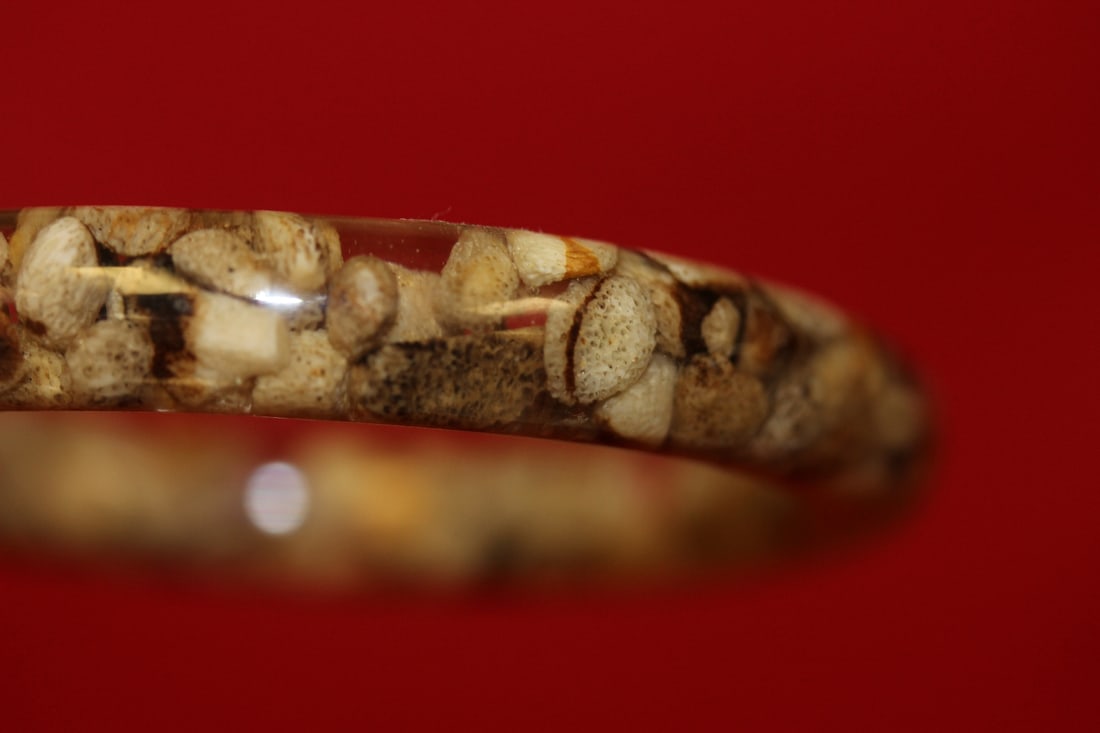 A Lucite or Plastic Bangle Bracelet - 3