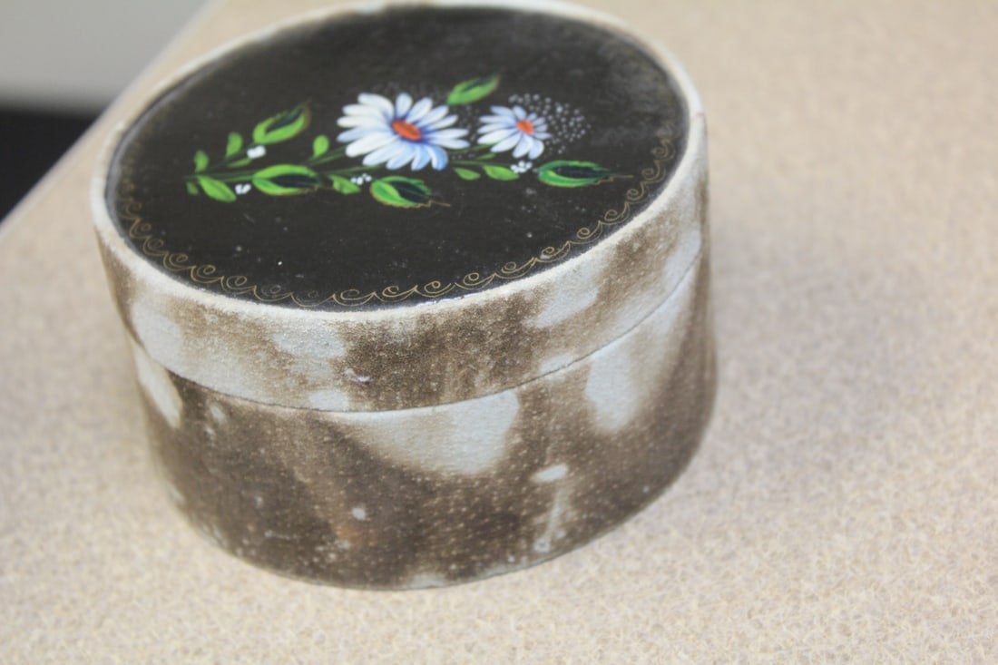 Lacquer Top Prestige Box - 4