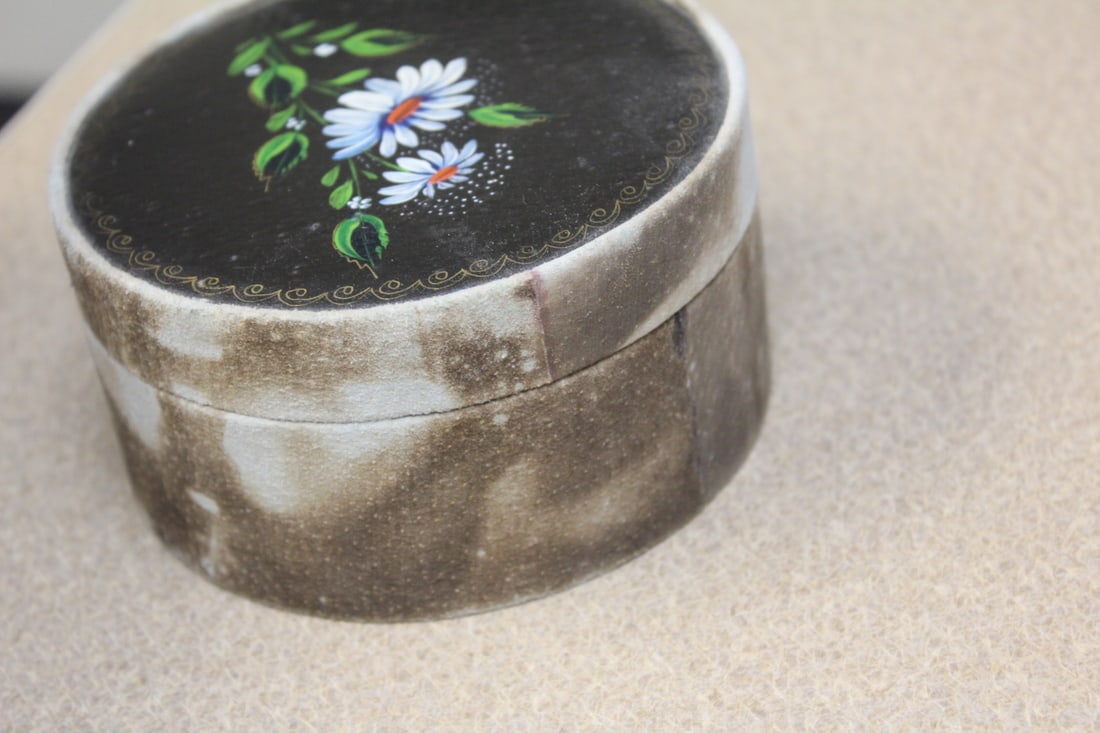 Lacquer Top Prestige Box - 5