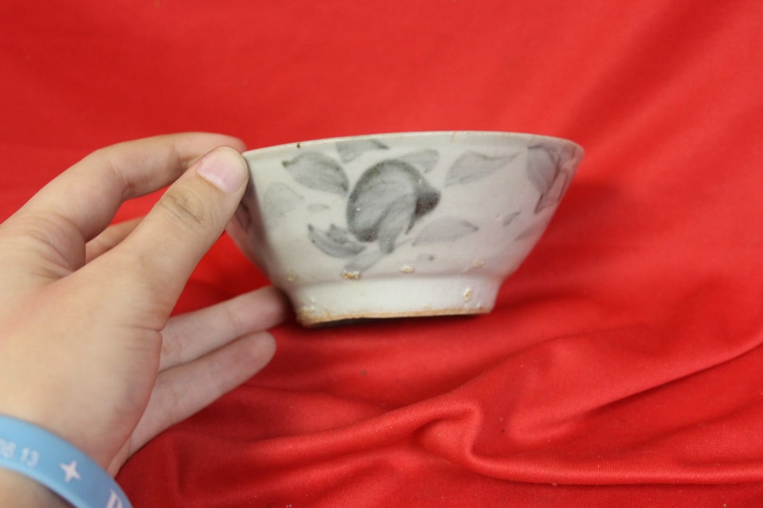 A Chinese Blue and White Shipwrecked Bowl: 5 inches in diameter - 18th to 19th century