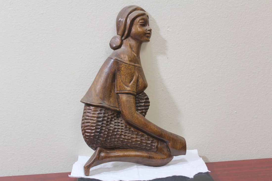 A Wooden Wall Hanger: 14 1/4" long