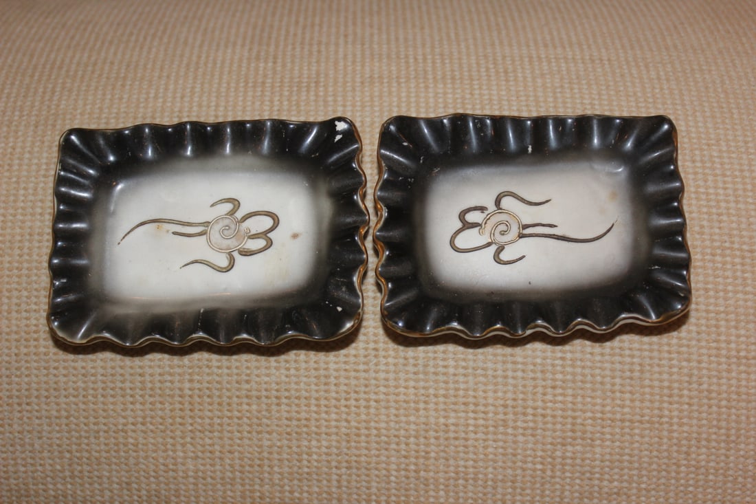 Set of 2 Japanese Kutani Small Dishes: antique - 4" across