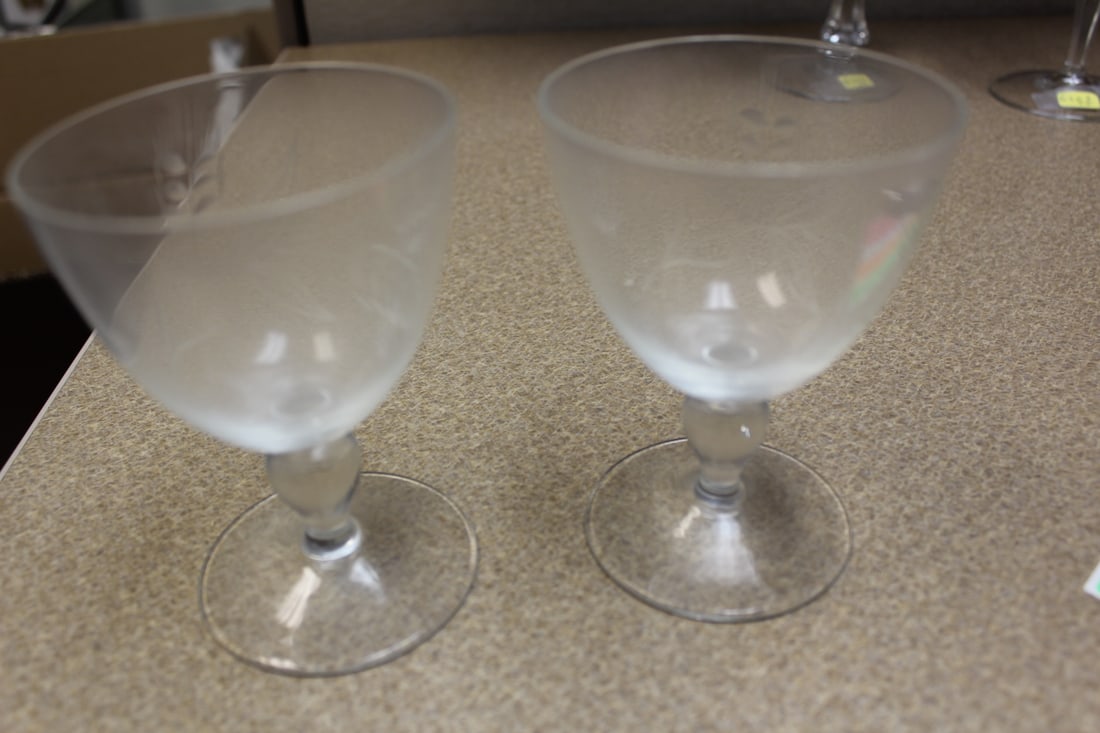 Set of 2 Etched Glass Goblets: 4 1/4" tall
