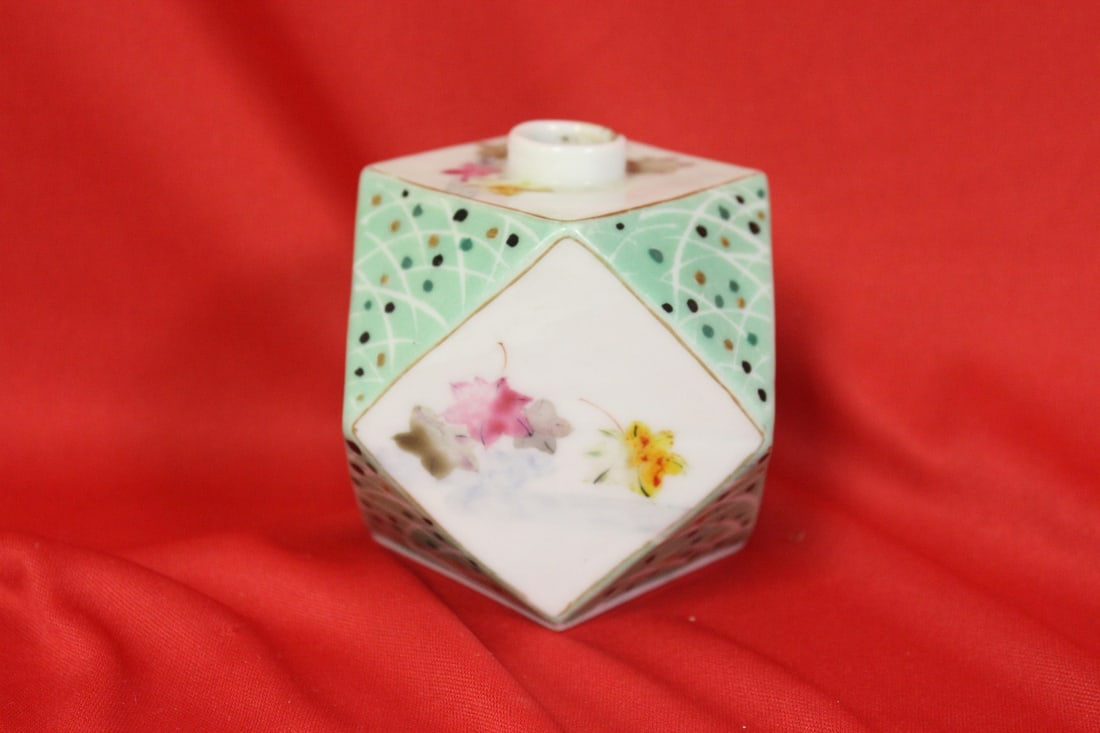 A Signed Antique Kutani Vase: Please note: lip chip and restored - 3 1/2" tall