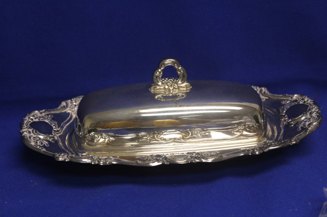 Towle Silverplated Butter Dish: 9 3/8" across