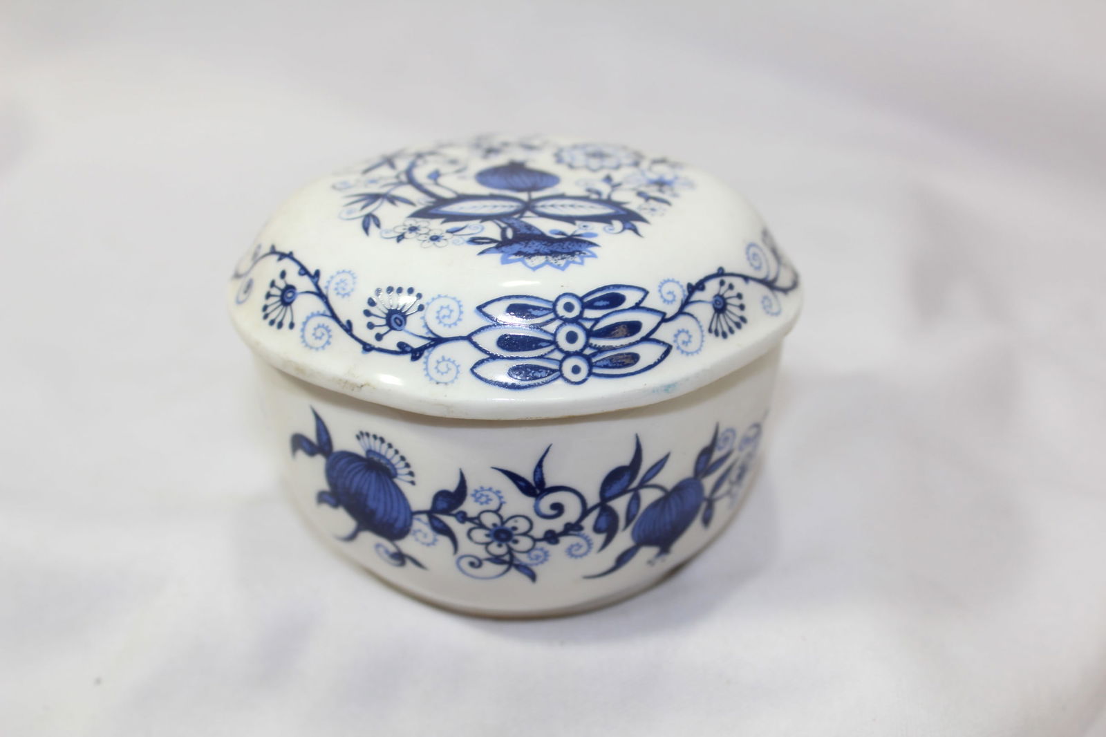 A Blue and White Bone China Container: 3 1/2" across
