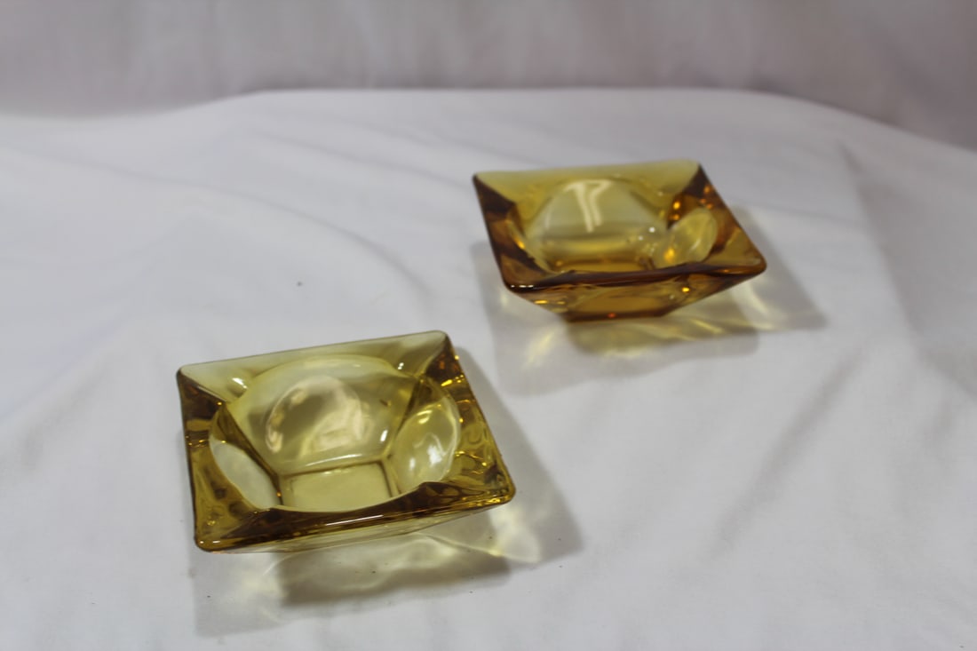 Lot Of Two Amber Glass Ashtrays (1 of 5)