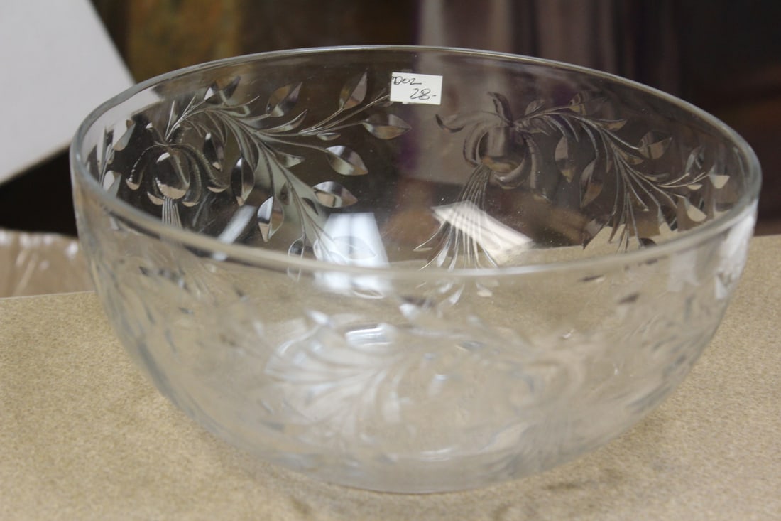 Large Center Bowl: clear cut glass - 9 5/8" in diameter