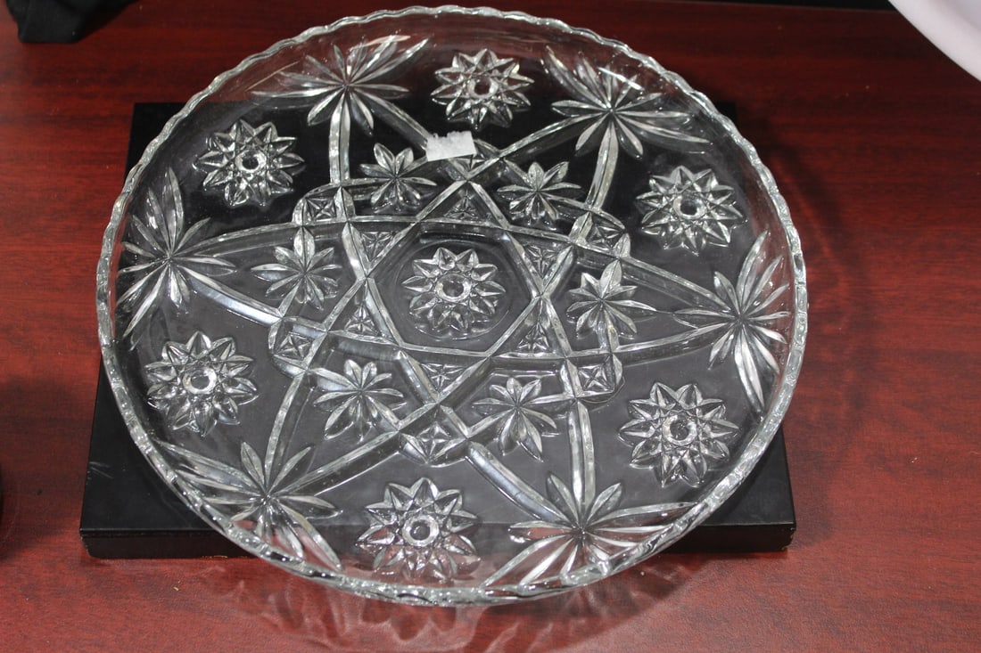 A Pressed Glass Tray: 11" in diameter