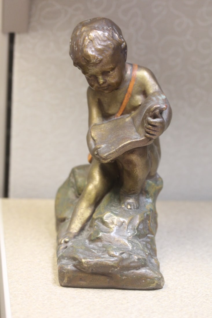 Vintage Chalk Statue: 7 1/4" tall