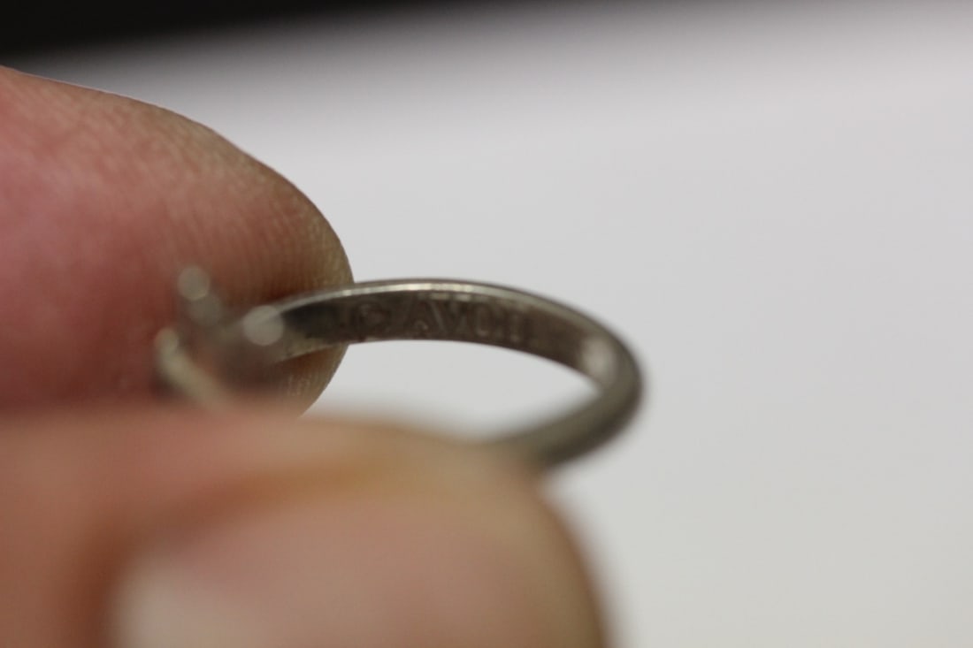 An Avon Sterling Key Ring - 3