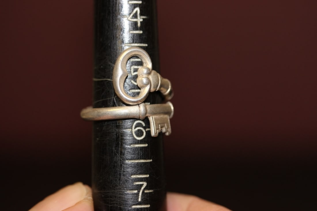 An Avon Sterling Key Ring - 5