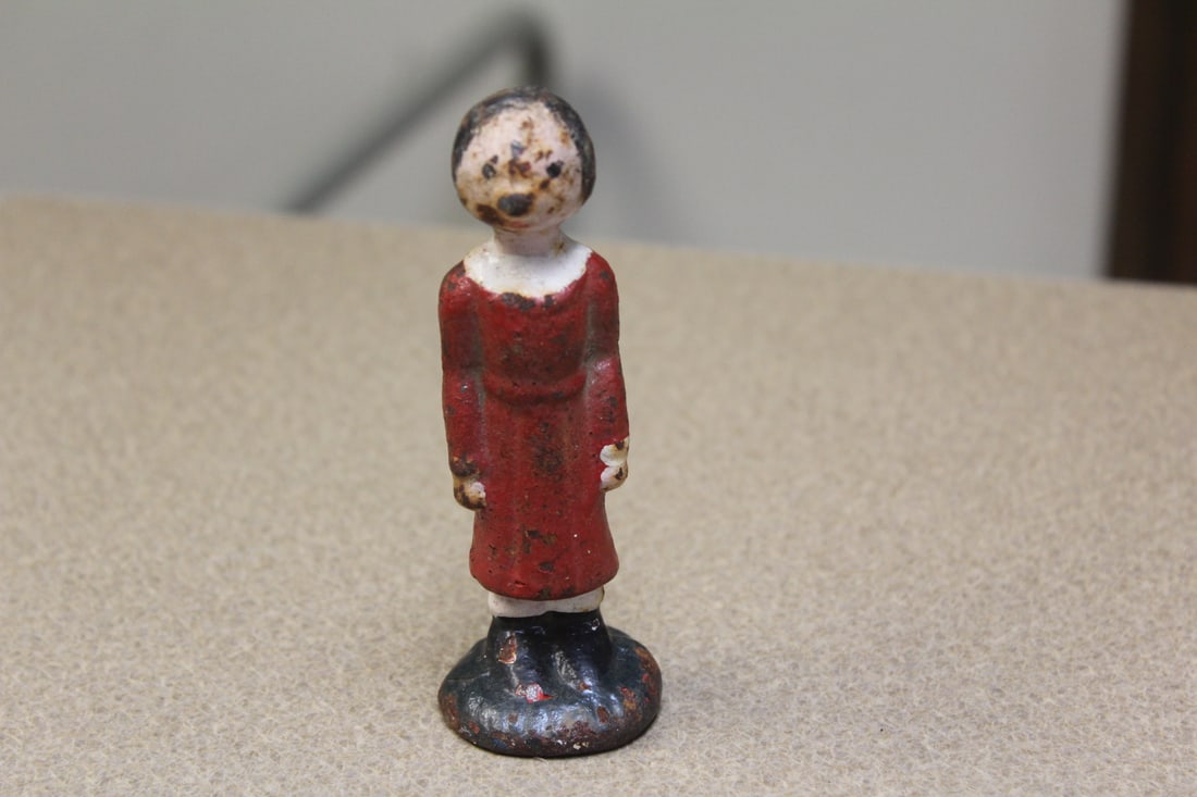 Vintage Olive Oil Cast Iron Figurine: 4 5/8" tall