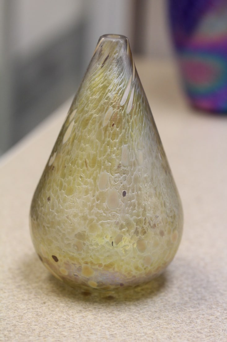 Artglass Vase: 5 1/2" tall - iridescent design