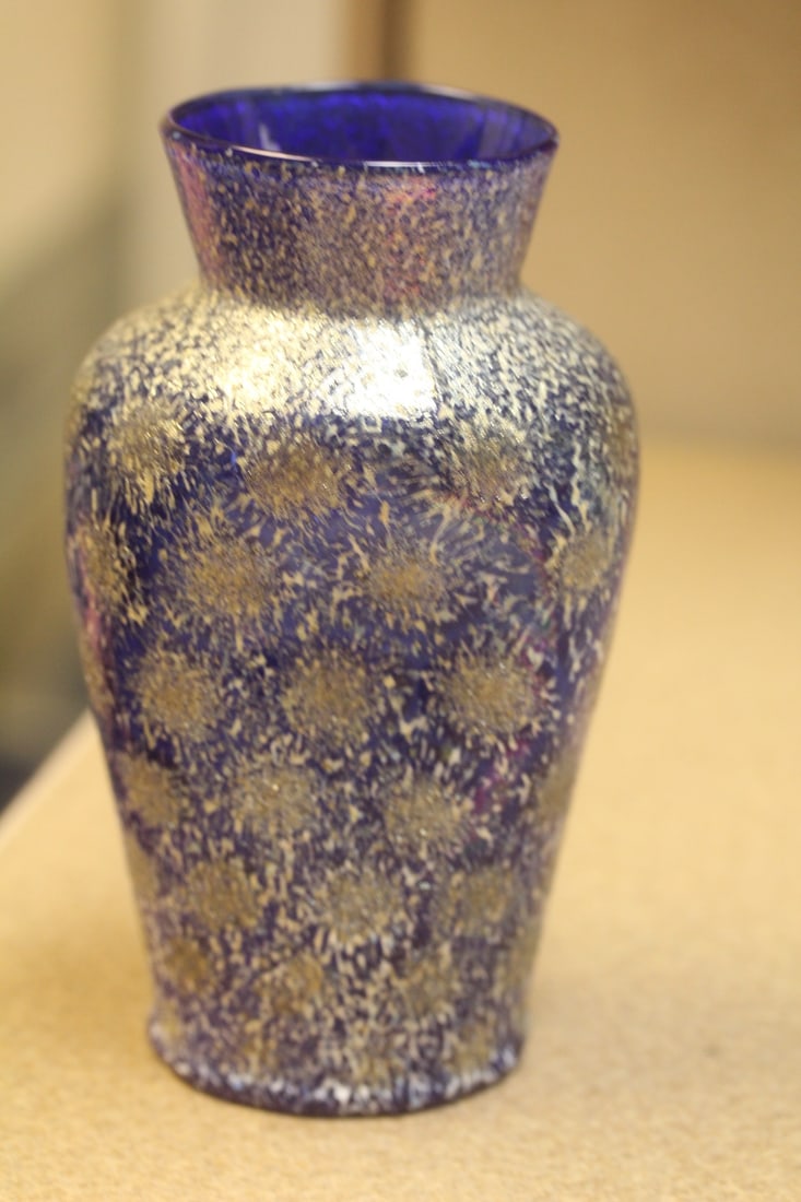 Pinched Overshot Artglass Vase: 6 1/2" tall