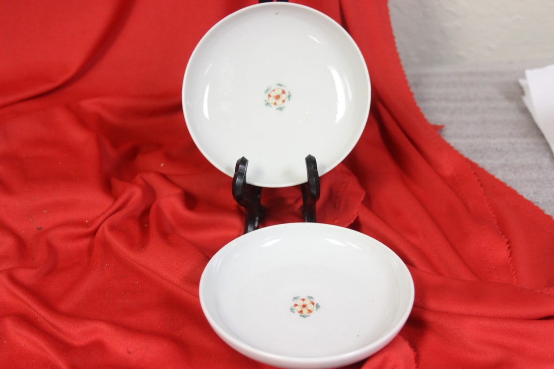 Kaikeman Style Japanese Dishes/Lids: 19th century - 4 3/8" in diameter each