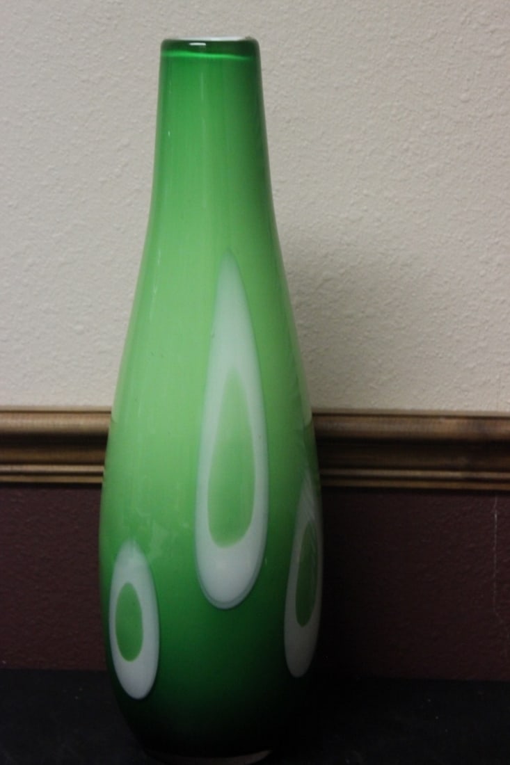 An Art Glass Vase: 19 1/2" tall