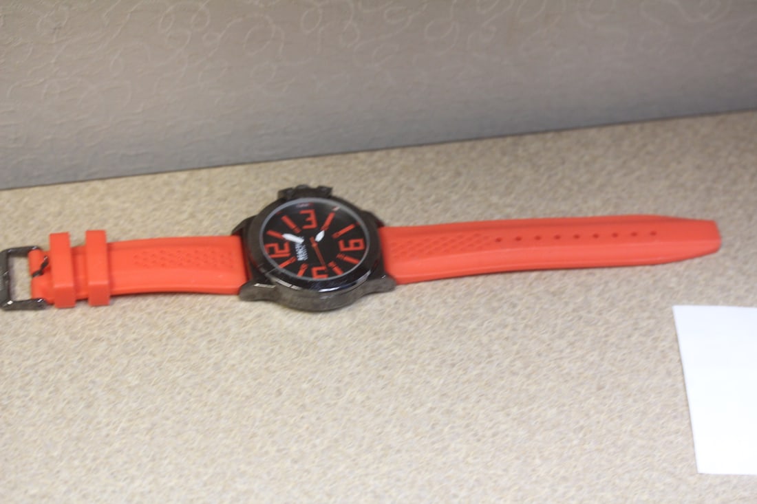 Reaction by Kenneth Cole Watch: working - battery is new